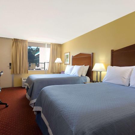 Days Inn By Wyndham Washington Dc/Gateway מראה חיצוני תמונה