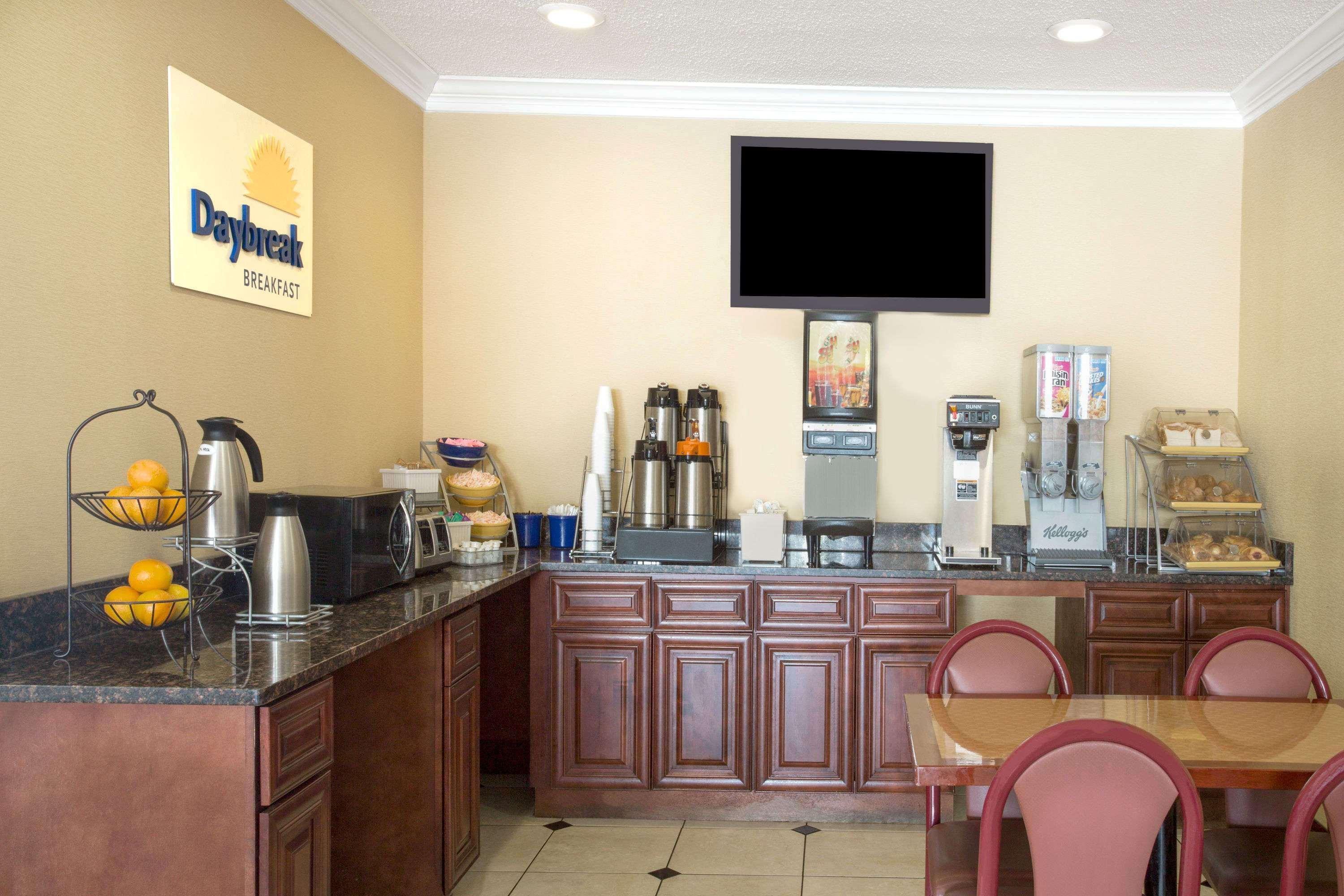 Days Inn By Wyndham Washington Dc/Gateway מראה חיצוני תמונה