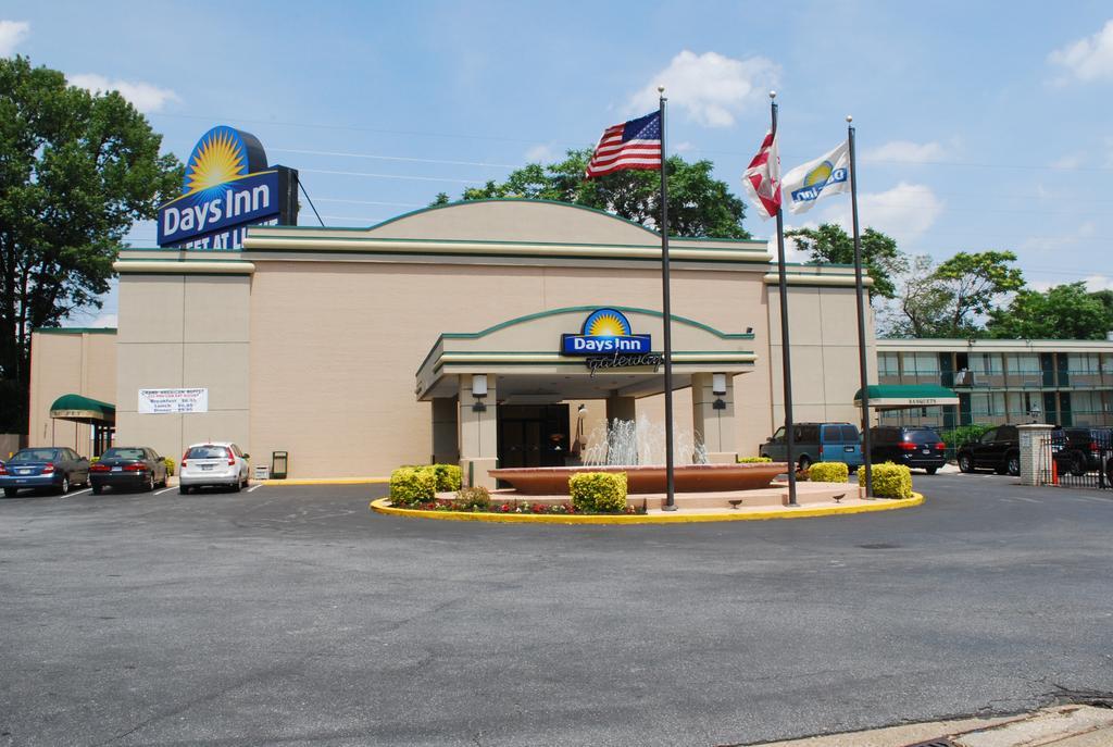 Days Inn By Wyndham Washington Dc/Gateway מראה חיצוני תמונה